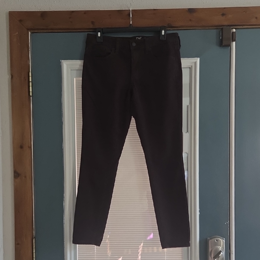 Nice Dark Purple Skinny Jeans In Great Condition By Universal Threads.